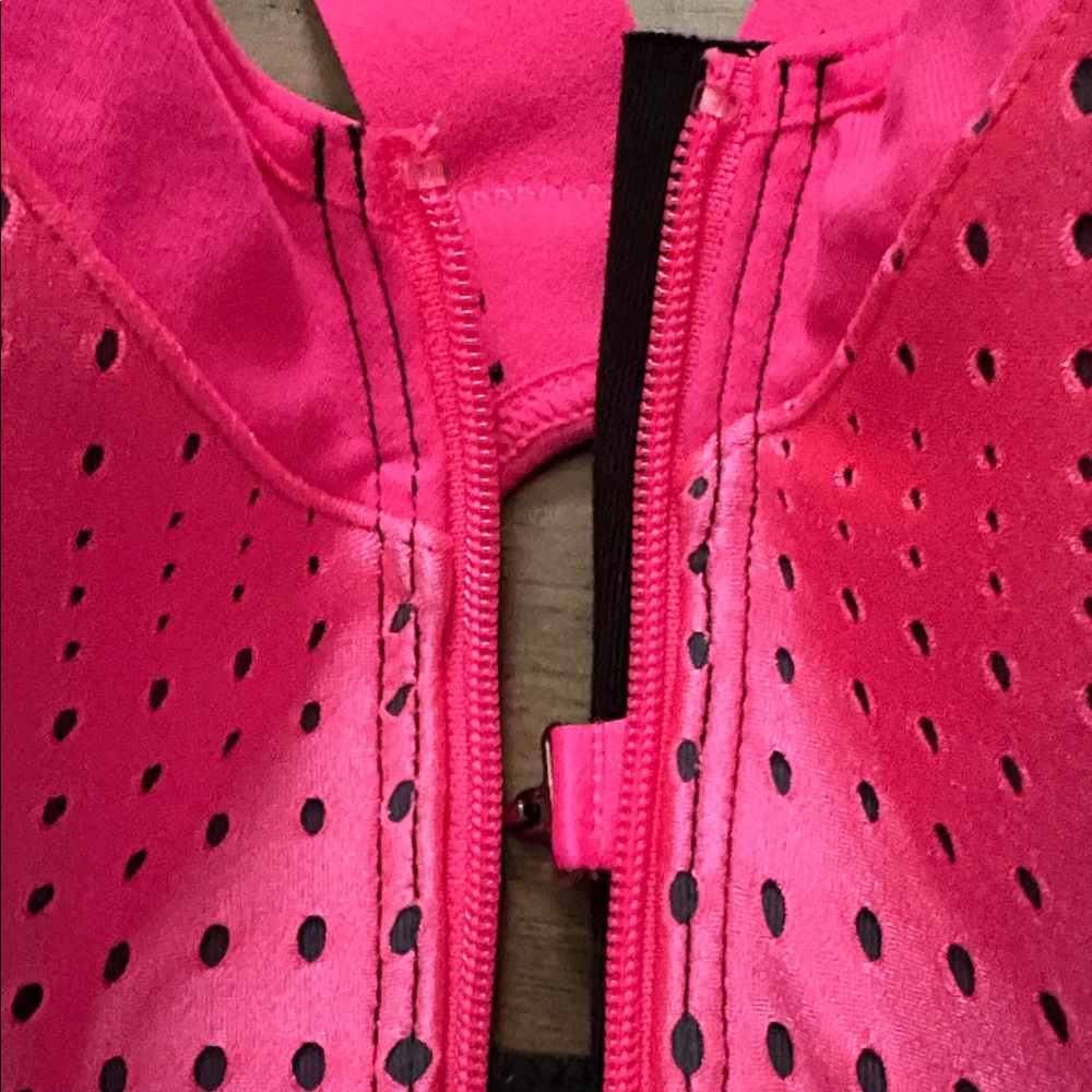 Victorias Secret Knockout VSX Front Zip Close - size 34D.  High impact - Picture 2 of 6